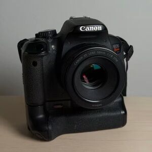 Canon T4i dale with battery grip and 50mm 1.8 STM